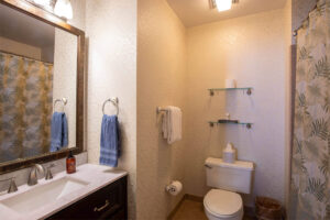 302 Leckhampton Private Bath