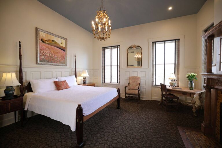 203 Doddington Deluxe King Bed