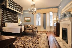 302 Leckhampton Deluxe Room