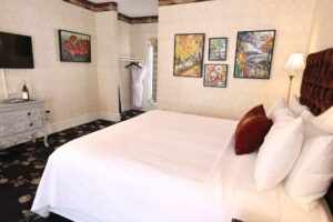 207 Hammersmith Farm King Bed