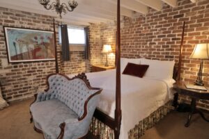 Foley Inn - 415