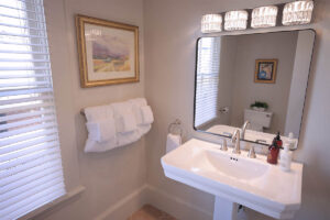 305 Nottingham bathroom