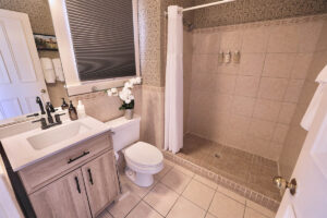 Terrace 207 - Hammersmith Farm bathroom